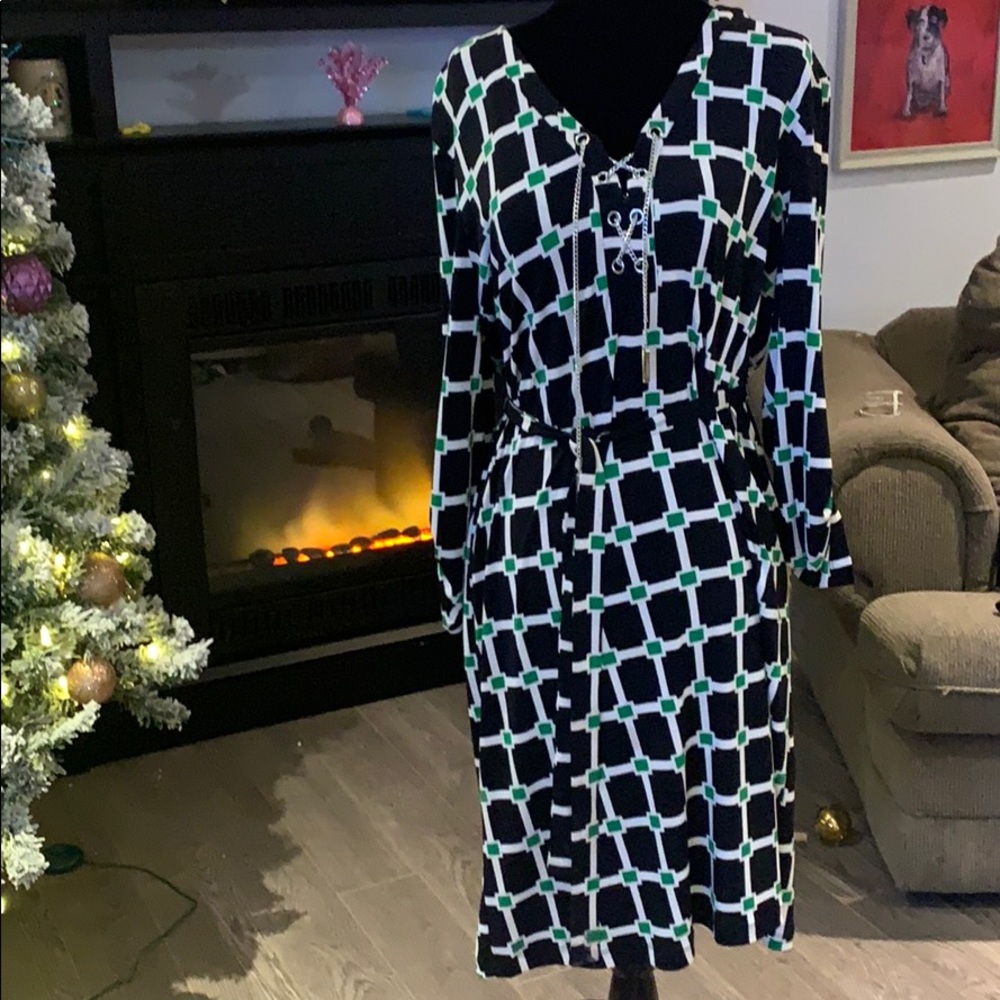 Dress - Picture 2 of 6